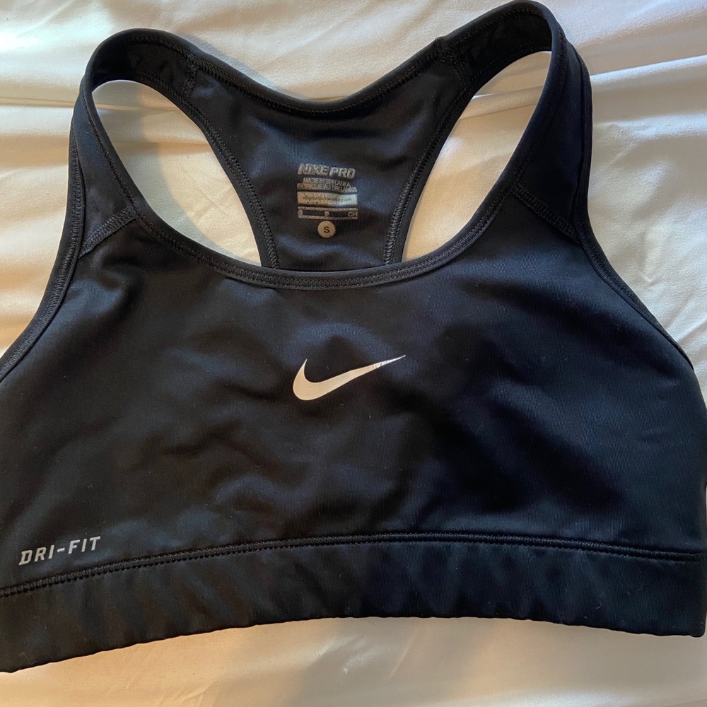 Basic black Nike sports bra